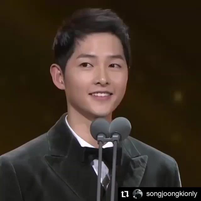 Song Joong Ki hạnh phúc nói về cuộc sống tân hôn, Song Hye Kyo đăng ảnh đón năm mới - Ảnh 1.