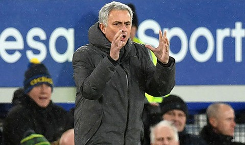 Mourinho: Tôi không có tay trong nên lịch đấu của M.U mới khó thế - Ảnh 1.