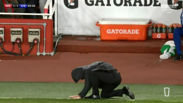 HLV Conte vái lạy trước màn trình diễn ‘ăn hại’ của Morata - Ảnh 1.
