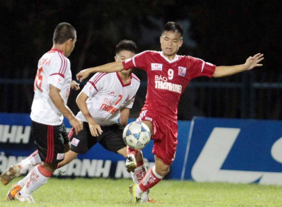 Cầu thủ người Nam Định sang Hàn Quốc thi đấu - Ảnh 1.