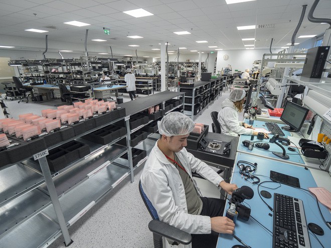 Mời tham quan nhà máy của Hasselblad, nơi giá trị công nghệ được nâng tầm bằng chính bàn tay con người - Ảnh 2.