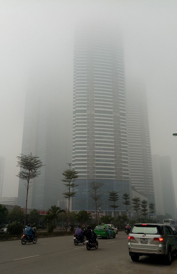 Lý giải nguyên nhân gây sương mù ở Hà Nội nhiều ngày qua - Ảnh 1.