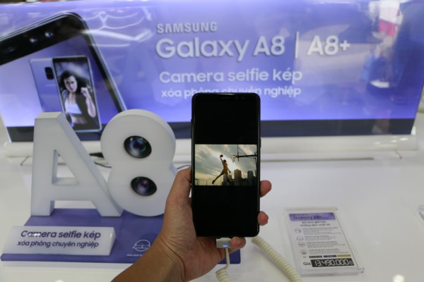 Samsung Galaxy A8/ A8+ lên kệ: viền màn hình mỏng, camera selfie kép - Ảnh 1.
