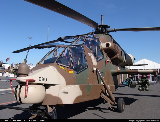 Sức mạnh trực thăng tấn công “Chim cắt Đỏ” AH-2 Rooivalk - Ảnh 1.