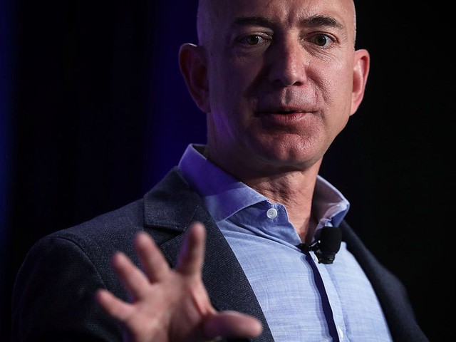 Jeff Bezos: Giàu nhất hành tinh song vẫn rửa bát giúp vợ mỗi tối - Ảnh 1.