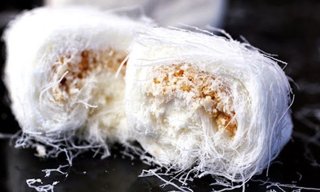 Độc đáo món kẹo râu rồng ở Trung Quốc phải quấn trên 16.000 vòng mới hoàn thành món ăn - Ảnh 2.