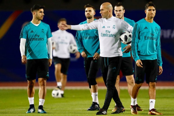 Real đại loạn, học trò bất bình với HLV Zidane - Ảnh 1.