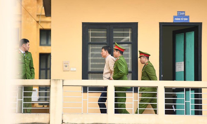 Điều tra viên Bộ Công an xuất hiện tại phiên tòa xử Trịnh Xuân Thanh theo luật mới - Ảnh 2.