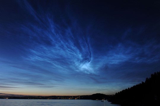 Những đám mây điện xanh kỳ lạ trên bầu trời Nam Cực - Ảnh 1.