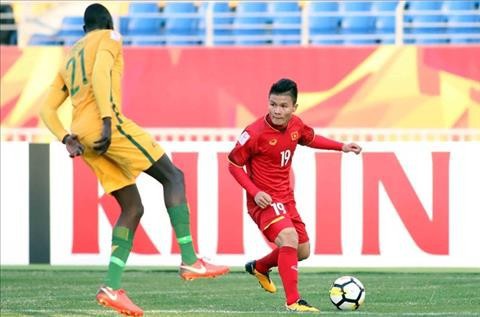 Hot girl Thùy Dung: ‘Tôi bật khóc khi Quang Hải ghi bàn vào lưới U23 Australia’