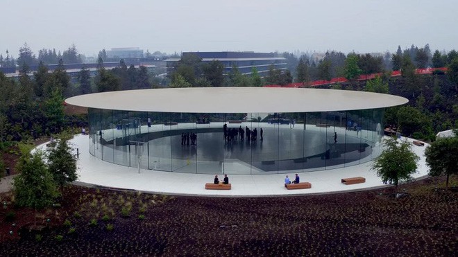 Những thước phim mới nhất quay từ drone cho thấy trụ sở Apple Park đã bước vào giai đoạn hoàn thiện cuối cùng - Ảnh 1.