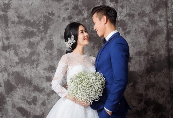 Công Phượng, Xuân Trường và dàn sao U23 Việt Nam cùng cầu hôn một cô gái bí ẩn - Ảnh 2.