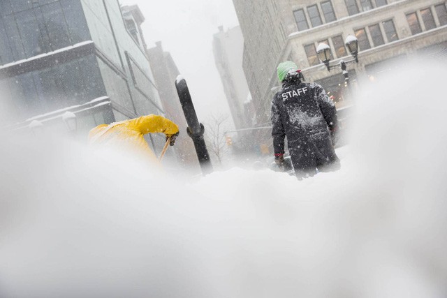 New York như hành tinh khác trong trận bão tuyết khiến nước Mỹ lạnh hơn sao Hỏa - Ảnh 12.