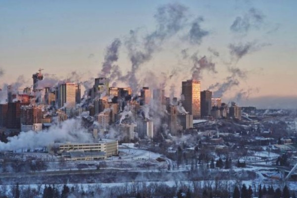 Canada lạnh giá tới mức bát mỳ đóng băng, chim cánh cụt cũng ‘chào thua’ - Ảnh 2.