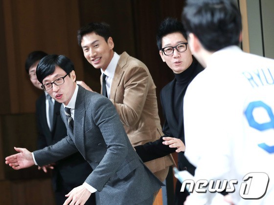 Đám cưới hội tụ toàn sao khủng: Lee Kwang Soo bỗng điển trai, Phạm Băng Băng Hàn Quốc bị mỹ nhân vô danh đè bẹp - Ảnh 3.
