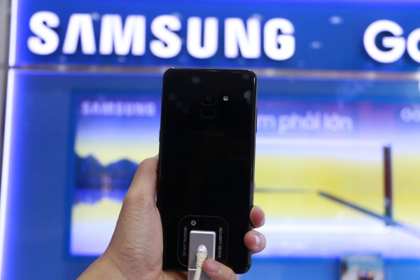 Samsung Galaxy A8/ A8+ lên kệ: viền màn hình mỏng, camera selfie kép - Ảnh 3.