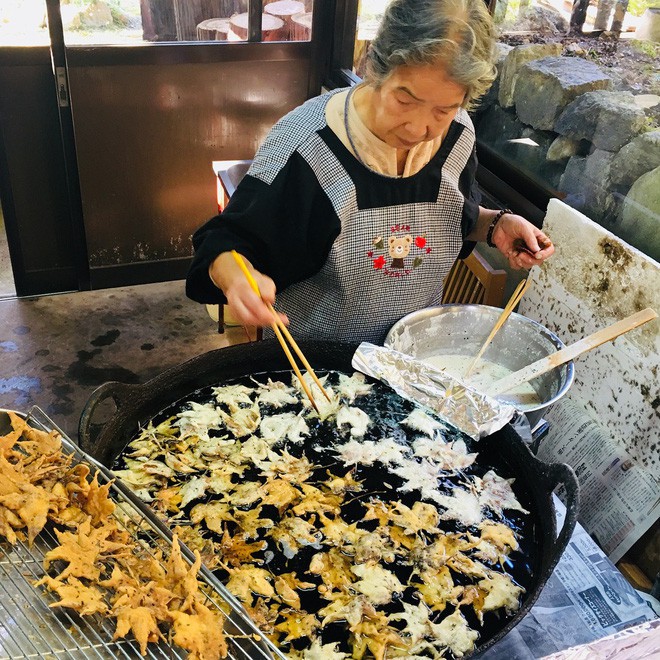 Câu chuyện thú vị về món tempura lá phong cầu kỳ, muốn ăn phải chuẩn bị nguyên liệu trước cả năm trời - Ảnh 3.