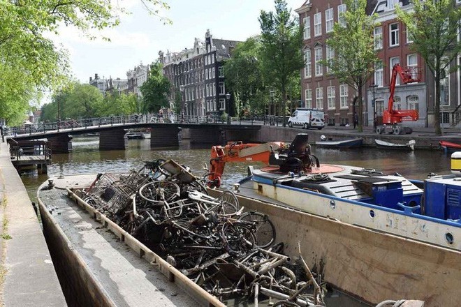 Vớt được 15.000 xe đạp/năm dưới kênh rạch ở Amsterdam, vì sao lại có con số kinh khủng vậy? - Ảnh 3.