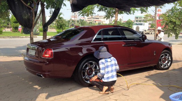 Rolls-Royce Ghost biển ngũ quý 1 Hải Phòng được bày bán tại vỉa hè Hà Nội - Ảnh 2.