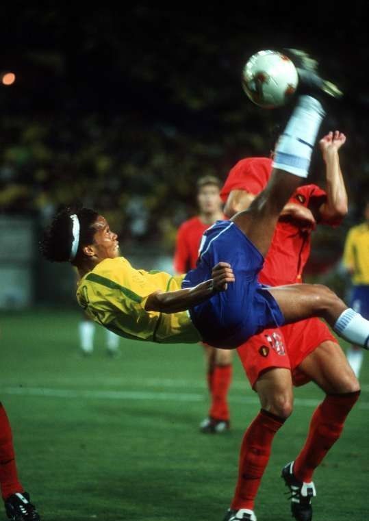 Ronaldinho treo giày giải nghệ: Vị pháp sư cuối cùng của thế giới bóng đá - Ảnh 3.