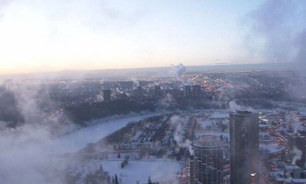 Canada lạnh giá tới mức bát mỳ đóng băng, chim cánh cụt cũng ‘chào thua’ - Ảnh 3.