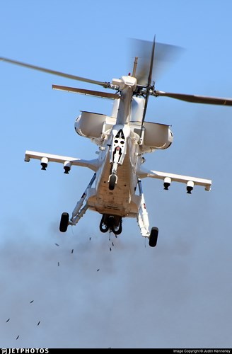 Sức mạnh trực thăng tấn công “Chim cắt Đỏ” AH-2 Rooivalk - Ảnh 4.
