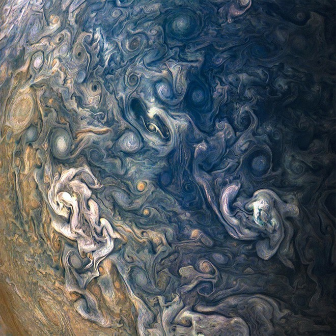 Tàu thăm dò của NASA đã chụp được những hình ảnh không thể tin được của Sao Mộc! - Ảnh 5.