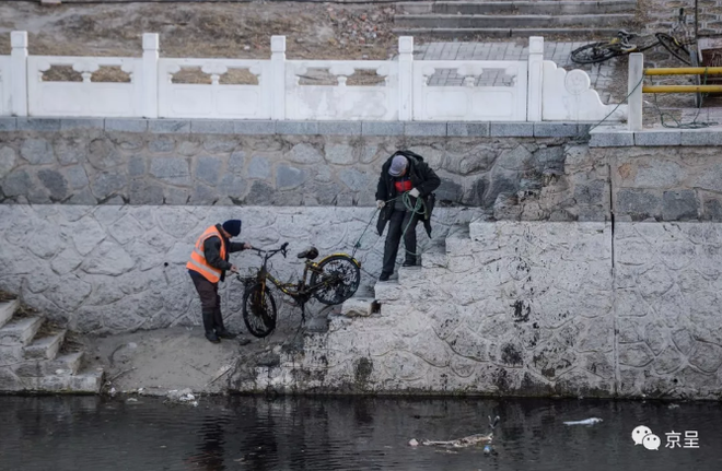Trung Quốc: Tổng cộng hơn 1000 chiếc xe đạp chia sẻ được vớt dưới sông lên - Ảnh 4.