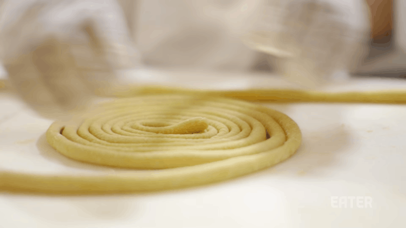Món mì Ý độc đáo có sợi dài hơn 9 mét, mỗi phần có giá 1 triệu đồng - Ảnh 6.