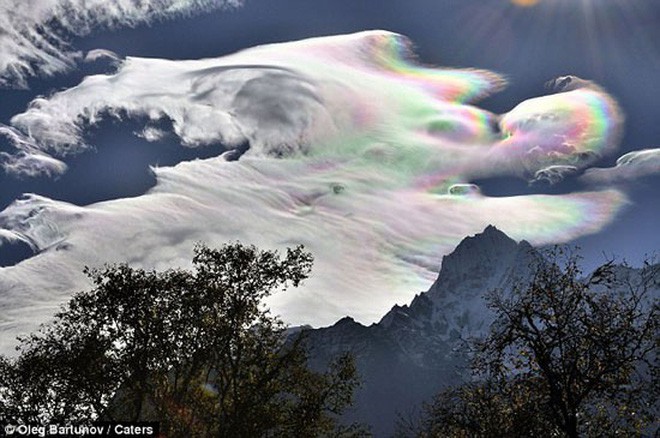Hiện tượng mây kỳ ảo xuất hiện bất thình lình trên bầu trời nước Úc - Ảnh 5.