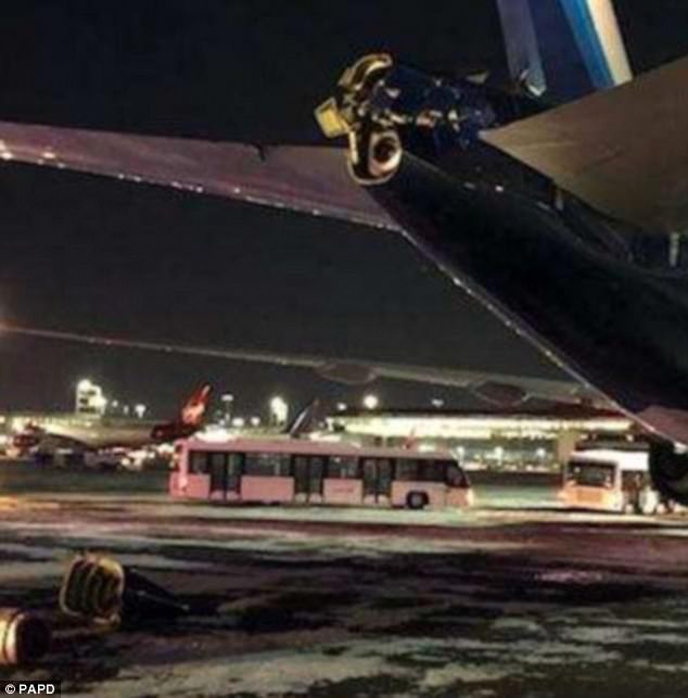Khung cảnh hỗn loạn tại sân bay JFK sau bom bão tuyết: Hơn 6000 chuyến bay bị hủy bỏ, 2 vụ va chạm máy bay xảy ra - Ảnh 6.