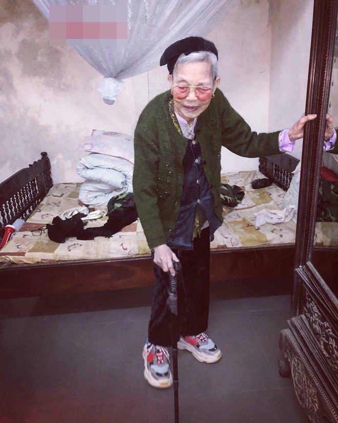 Mặc áo hoodie vàng, mang giày FILA, bà nội 87 tuổi bỏ xa lớp trẻ vì độ sành điệu - Ảnh 6.