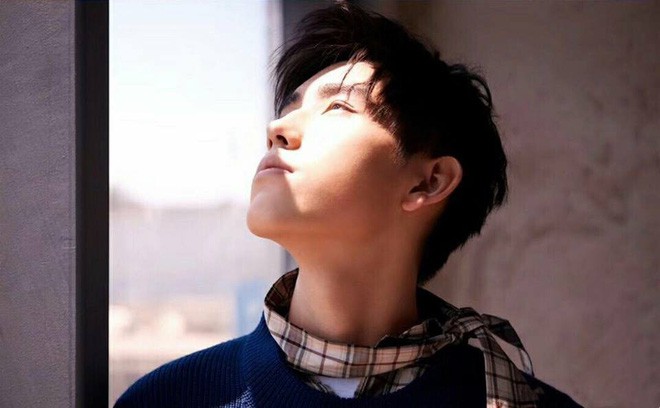 Gia thế hiển hách của mỹ nam vừa khiến cư dân mạng chao đảo khi chụp ảnh cùng Song Joong Ki - Ảnh 7.