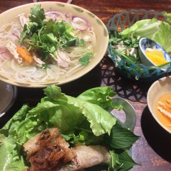 Nhà hàng Việt cực chất giữa thủ đô Tokyo: Mang cả xích lô, xe đẩy bánh mì, cốc thủy tinh từ Việt Nam sang! - Ảnh 8.