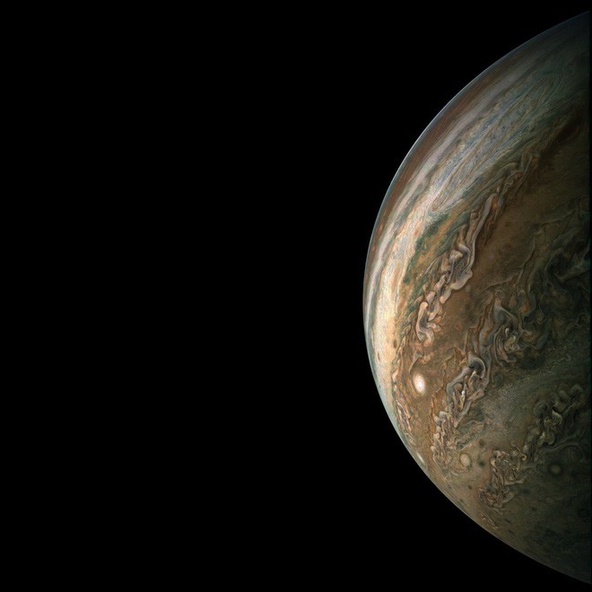 Tàu thăm dò của NASA đã chụp được những hình ảnh không thể tin được của Sao Mộc! - Ảnh 9.