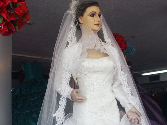 Bí ẩn chuyện cửa hàng váy cưới dùng xác ướp người chết làm ma-nơ-canh, hơn 80 năm rồi vẫn chưa có câu trả lời thuyết phục - Ảnh 9.