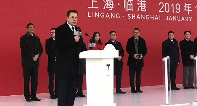 Elon Musk ăn lẩu ở Bắc Kinh, được Thủ tướng ưu ái cấp thẻ xanh cho phép định cư vĩnh viễn tại Trung Quốc - Ảnh 1.
