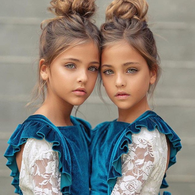 2 cô bé được gọi là cặp song sinh đẹp nhất thế giới nay đã lớn phổng phao, có một điều mãi không thay đổi - Ảnh 18.
