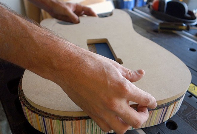Cùng xem anh chàng khéo tay chế tác chiếc guitar điện đẹp kiệt xuất từ 1200 cái bút chì - Ảnh 9.