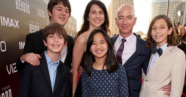 Bữa sáng kỳ lạ của người giàu nhất thế giới Jeff Bezos - Ảnh 1.