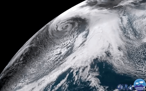 Vệ tinh bất ngờ quay được cảnh cơn bão vô danh khổng lồ đang hoành hành Thái Bình Dương, tạo sóng cao hàng chục mét - Ảnh 3.