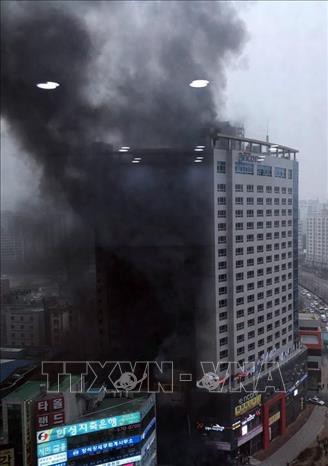 Cháy lớn tại khách sạn, ít nhất 20 người thương vong - Ảnh 1.