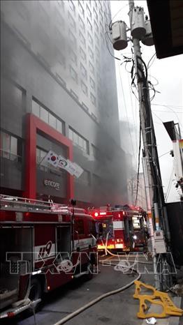 Cháy lớn tại khách sạn, ít nhất 20 người thương vong - Ảnh 2.