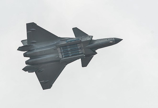 [ẢNH] J-20 Trung Quốc và F-35 Nhật Bản chuẩn bị có cuộc đối đầu lịch sử: Ai sẽ thắng? - Ảnh 10.