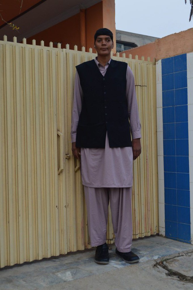 Cao đến gần 2 mét rưỡi, thanh niên Pakistan khổ sở vì mãi không tìm được người yêu - Ảnh 3.
