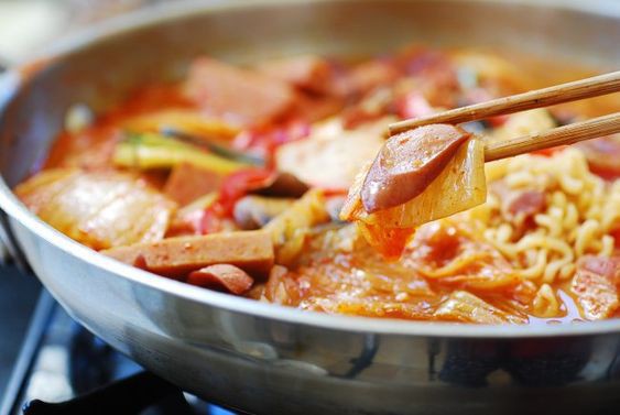 Budae Jjigae: Món lẩu quốc dân người Hàn ai cũng biết nhưng lại có nguồn gốc thật buồn - Ảnh 5.