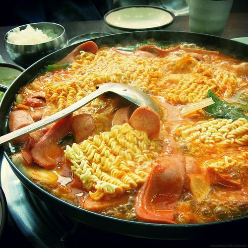 Budae Jjigae: Món lẩu quốc dân người Hàn ai cũng biết nhưng lại có nguồn gốc thật buồn - Ảnh 6.