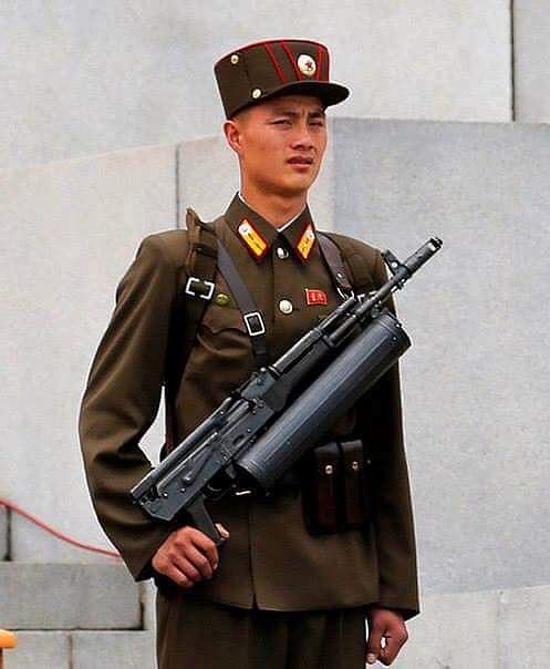 Những biến thể AK-47 kỳ dị trong quân đội Triều Tiên - Ảnh 2.