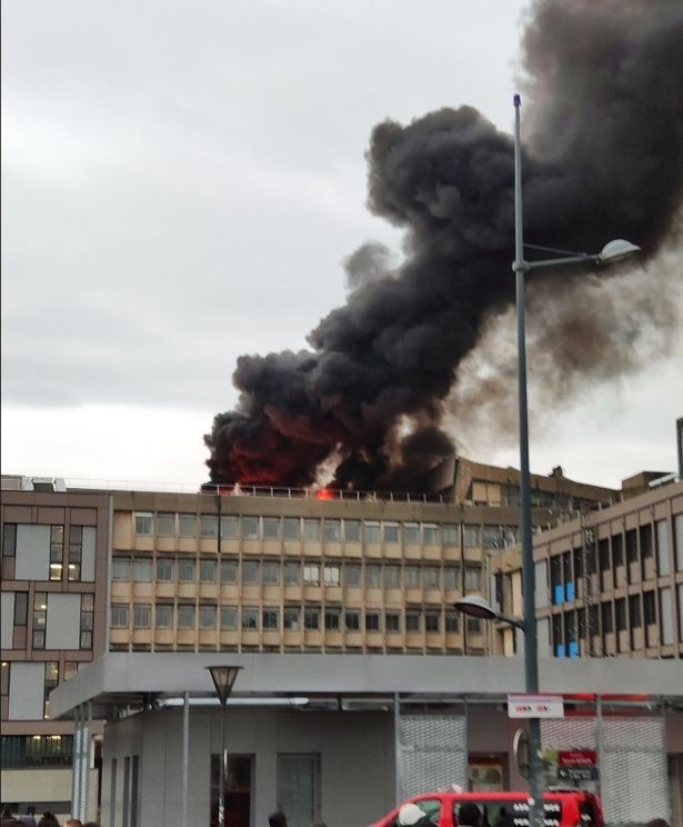 Nổ khí gas rung chuyển trường ĐH Lyon, Pháp: Ít nhất 3 người bị thương - Ảnh 4.