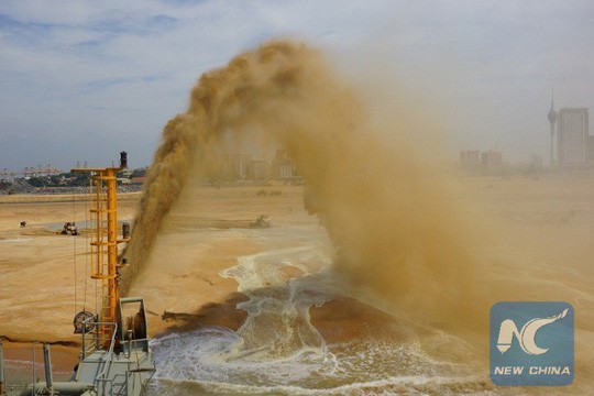 Trung Quốc lấn biển để xây thành phố cảng 1,4 tỉ USD ở Sri Lanka - Ảnh 4.